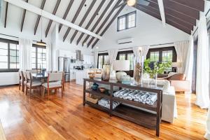 Paradise Shores and The PoolClub at Mahogany Bay