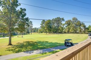 3 Mi to Branson Strip Condo with Golf Course View!