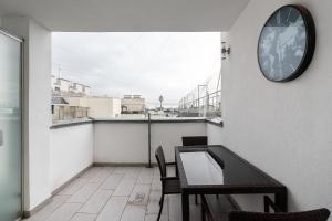 Ruheoase im Dachgeschoss mit Klimaanlage, nur 10 Minuten ins Zentrum