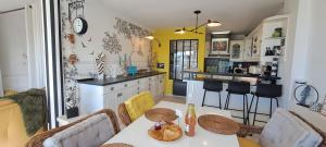 Appartement terrasse esprit loft vue sur mer