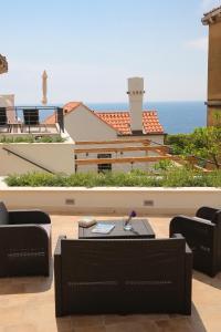 White & Co Villa And Apartments