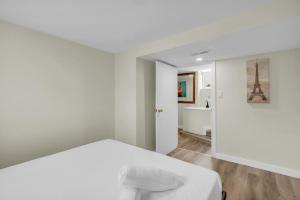 Blue Home Closest to Falls- Lower Suite by Clifton Hill