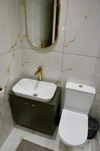 Spacious 1BD Flat near Central London, Office, Smart TV