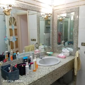 Luxury apartment close to airport شقة فاخرة قريبة من المطار