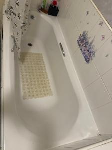 Cozy room with shared bathroom