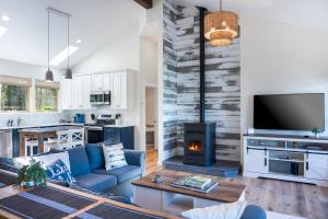 Foys Lake House offers perfect lakeside vacation!