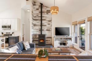 Foys Lake House offers perfect lakeside vacation!