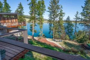 Foys Lake House offers perfect lakeside vacation! - Eureka