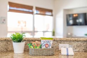 Golden Sunset- Saltwater Pool & Spa, Putting Green, Firepit, Gameroom