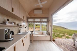 Off-grid Beachfront Cabin on Kangaroo Island