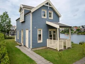 Nice holiday home with sauna near a lake - Zuidland