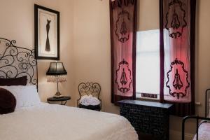 Azalea Cedar-Rose Barossa Valley Villa