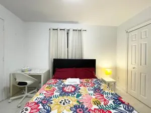 Toronto Room with Balcony - Midtown - Downsview