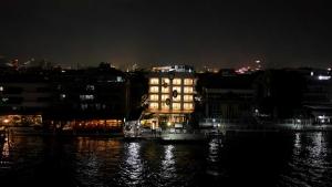 The StandardX, Bangkok Phra Arthit