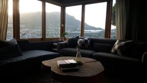 Ocean & mountain view home with Pool and garden