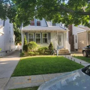 Adorable 2 Bedrooms in Bellerose NY - Bellerose