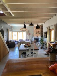 Ocean & mountain view home with Pool and garden