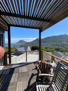 Ocean & mountain view home with Pool and garden