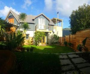 Ocean & mountain view home with Pool and garden