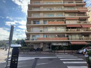 Studio climatisé RDJ avec terrasse en bord de mer à Roquebrune-Cap-Martin - FR-1-196-367