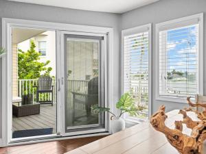 Beautiful Roomy Condo with Sunrise & Sunset Views