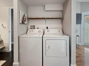 Beautiful Roomy Condo with Sunrise & Sunset Views