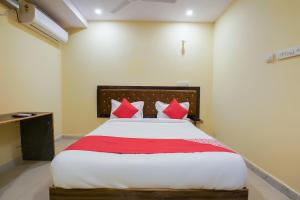 Hotel O R Square Stay Near LB Nagar Metro