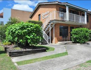 Rocks Retreat - Dunbar Court Unit 2 - Renovated & Centrally Located
