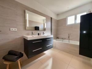 Villas LA BASTIDE DU SOLEIL avec piscine, calme, randonnee a proximite : photos des chambres