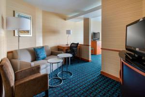 King Studio with Sofa Bed and Roll-in Shower - Mobility and Hearing Accessible room in Fairfield Inn & Suites Verona