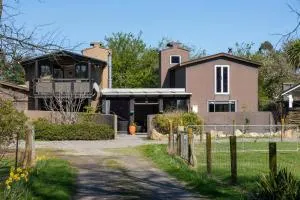 Peaceful Nelson getaway - spa pool, space & views - 圣阿诺