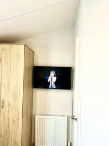 F42 3 bedroom, sleeps 6, 2 toilets close Portsmth