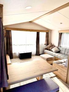 F42 3 bedroom, sleeps 6, 2 toilets close Portsmth