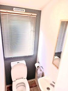 F42 3 bedroom, sleeps 6, 2 toilets close Portsmth