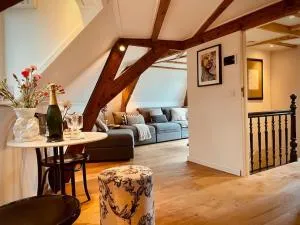Cosy Penthouse with Rooftop Canalhouse-Majestic - IJsselstein
