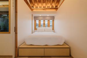 Luxury Hanok Seochon Stay