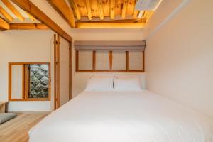 Luxury Hanok Seochon Stay