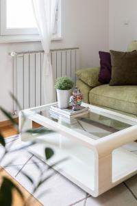Bright 1BDR with Balcony & Parking 