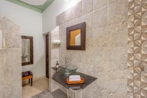 Alaya Stays 4 BHK with Outdoor Dining Area - Abhimanyu Mansion Sapphire