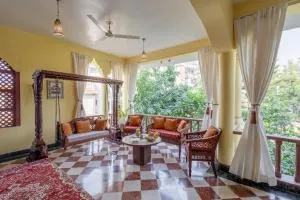 Alaya Stays 4 BHK with Outdoor Dining Area - Abhimanyu Mansion Sapphire - 奇陶尔加尔