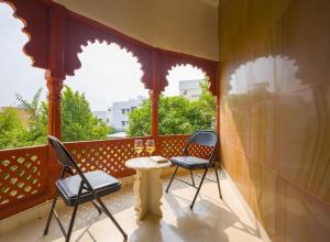 Alaya Stays 4 BHK with Outdoor Dining Area - Abhimanyu Mansion Sapphire