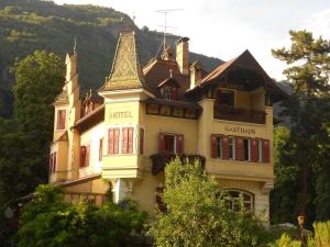 Vintage Castle "Schlosshof " Biker Hotel & B&B