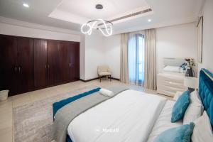Lux 5BR Villa with Pool & Beach Access in Palm Jumeirah