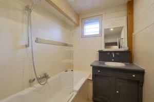 Appartements Beautiful 3 Star renovated Apt Sleeps 7 : photos des chambres