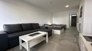 Top Studio in Las Arenas, 4 OG, seitlicher Meerblick, im Herzen von Playa del Ingles, Gran Canaria