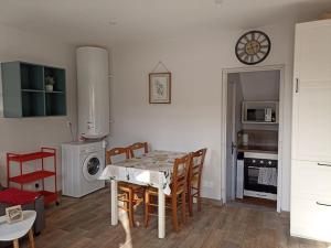 Petite maison sur terrain clos à 200 m de la plage