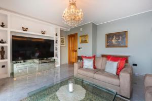 Lavish Seafront Apartment