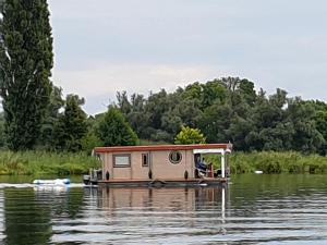 Hausboot NautikHus auf der Havel