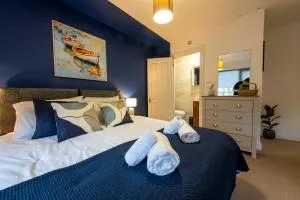 Modern Top Floor Apartment - 布希