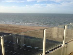 Apartment Raversijde with Seaview